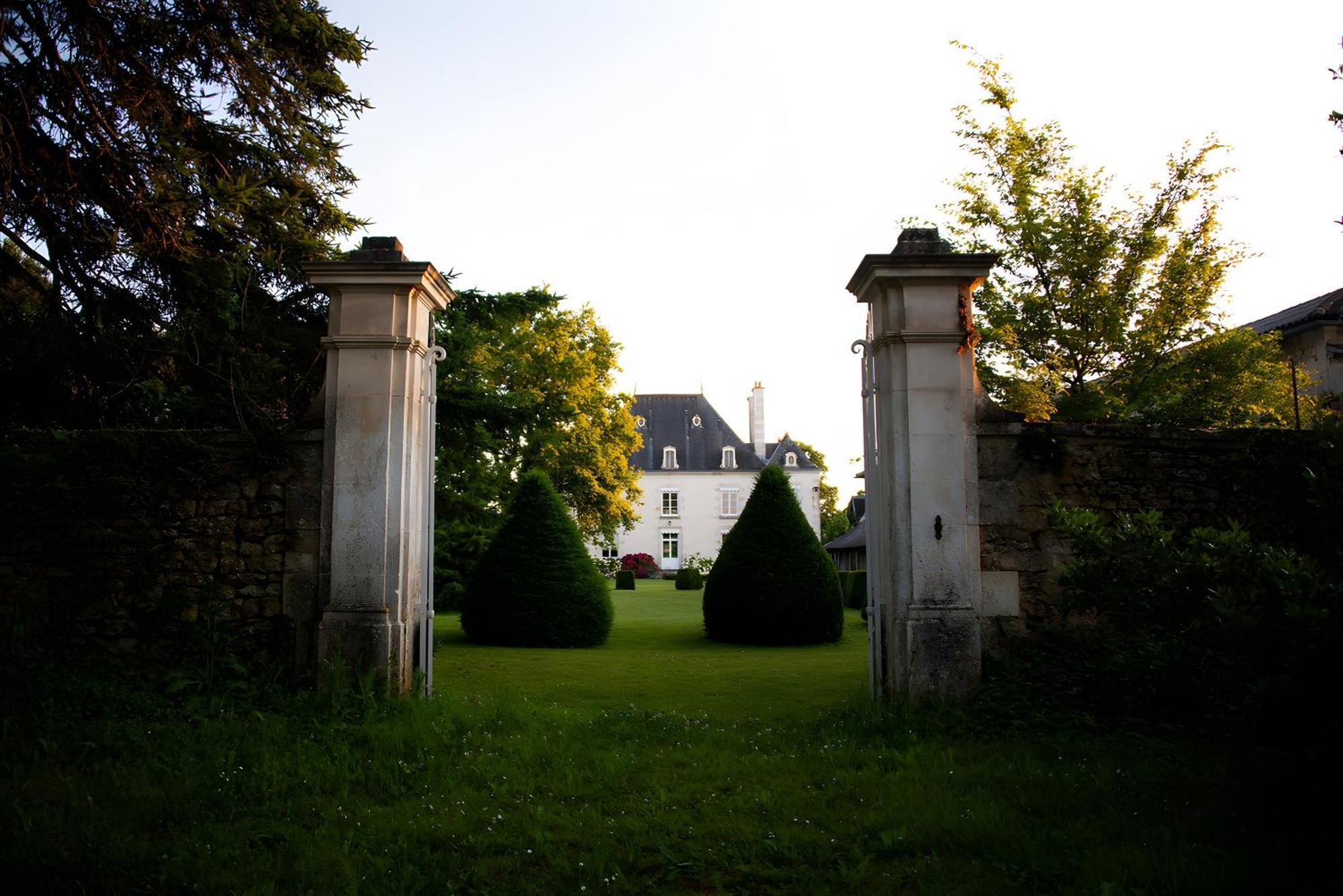 Domaine De La Briouse Bed & Breakfast Sanxay Exterior photo