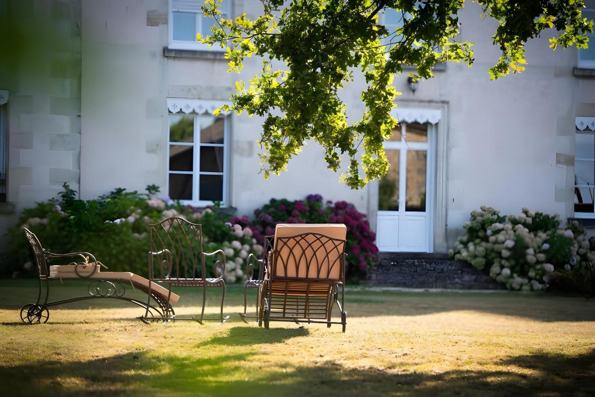 Domaine De La Briouse Bed & Breakfast Sanxay Exterior photo